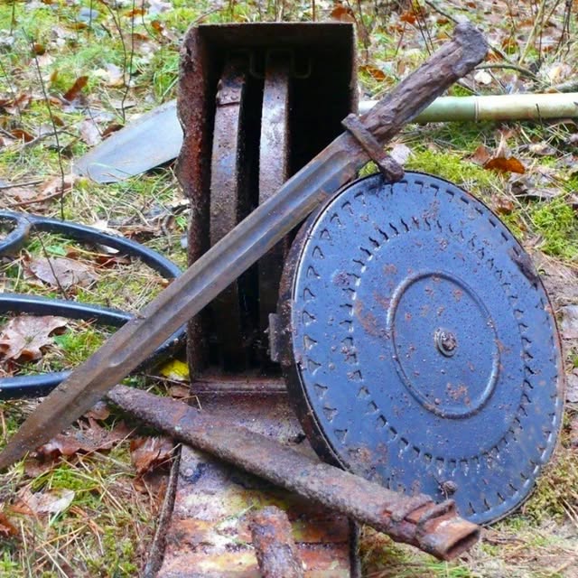 #metaldetecting #mydigworld #ww2 #dirtfishing #hobbydetecting".
