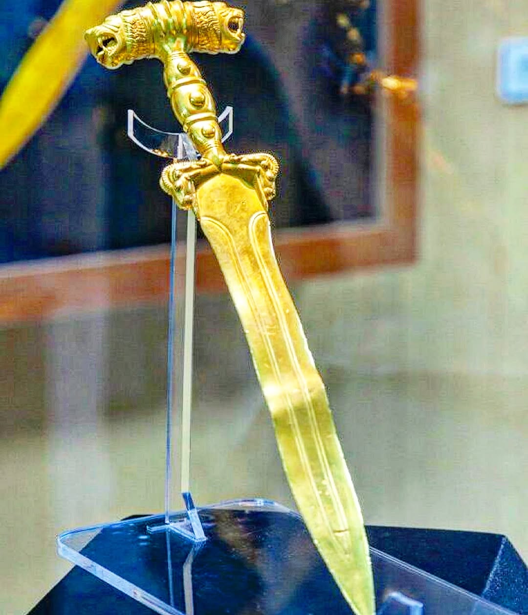 A completely gold ceremonial akinak sword from the Achaemenid era, Iran, dating to the 5th-4th century BC. Found in Ecbatana (modern-day Hamadan, central Iran), one of the capitals