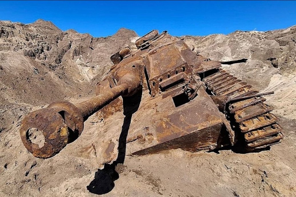 @mytanksworld 👈👈👈 EVEN MORE STORIES ABOUT TANKS A surviving World War II-era StuG III assault gun has been discovered in Germany During construction work at Cuxhaven/Nordholz Airfi