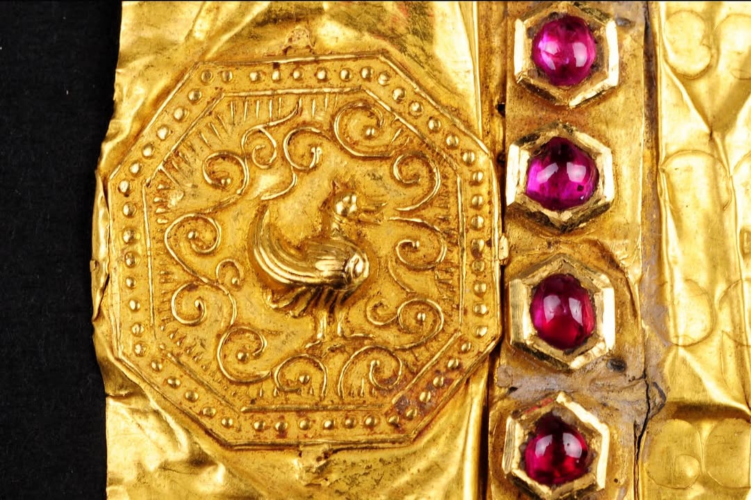 **The Mystery of the Golden Letter Adorned with 24 Rubies, Sent to King George II** The contents of this remarkable letter remained a mystery for 250 years, as did the identity of 