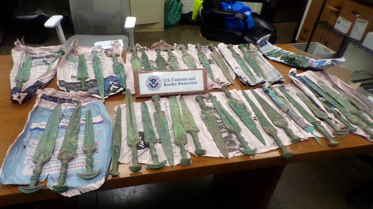 Recently, officers from U.S. Customs and Border Protection in Philadelphia, while X-raying a shipment declared as metal decorative items, discovered 36 short swords and 50 arrowhea