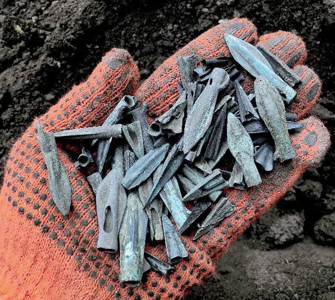 Bronze Age arrowheads. #metaldetecting #mydigworld #history #dirtfishing #hobbydetecting