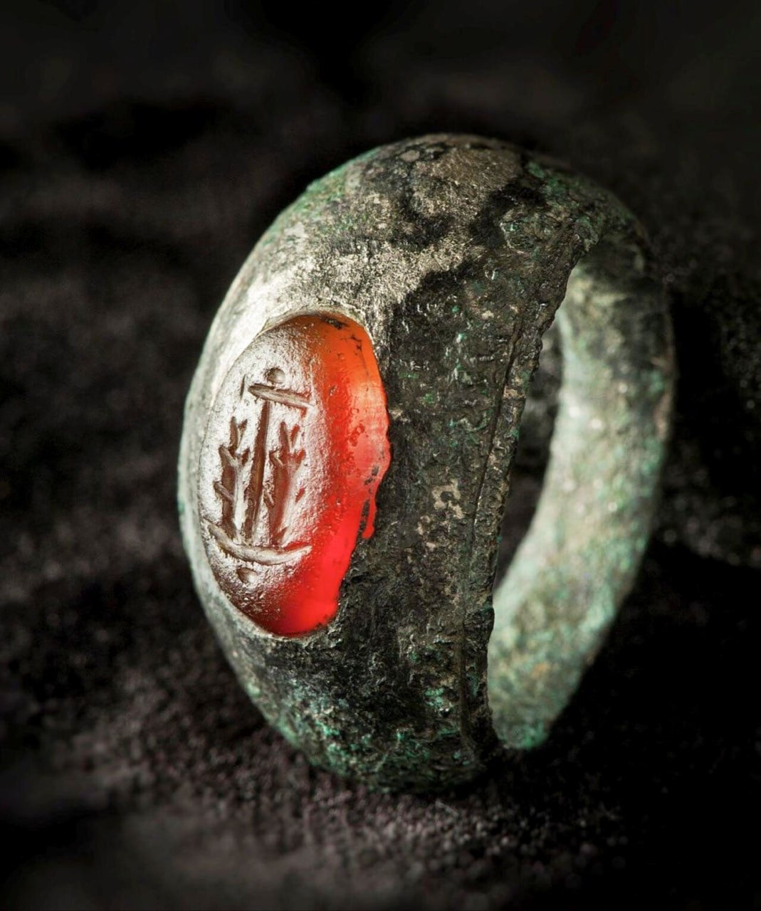 A silver Roman signet ring with an agate intaglio depicting... no, not a cross at all, but an anchor with two fish hanging from it—one of the earliest symbols of Christianity in th