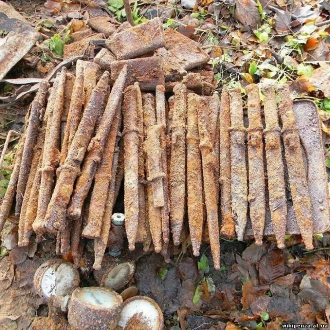 😳😳😳😳😳 WWII Knifes ⚔️ #metaldetecting #mydigworld #ww2 #dirtfishing #hobbydetecting