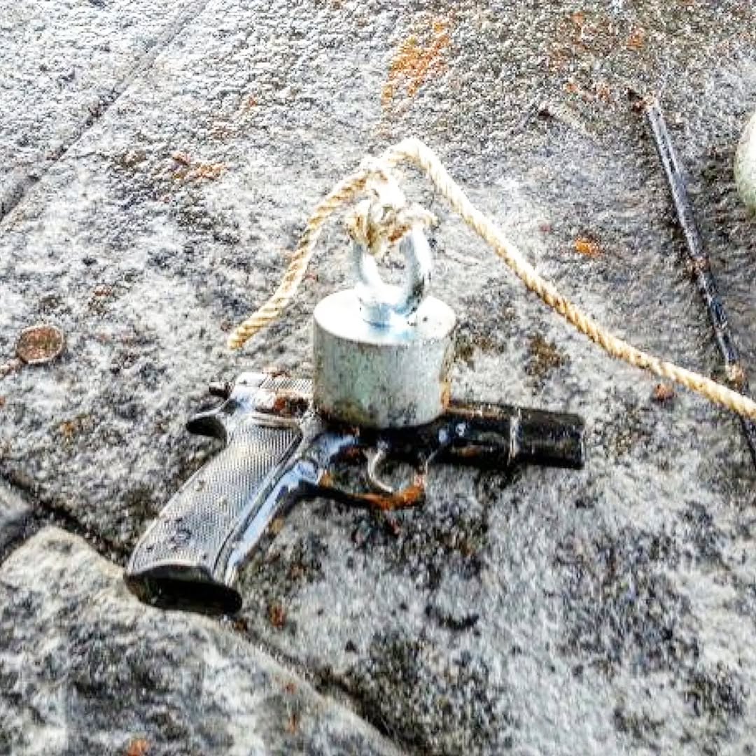 That's how you fish 🎣 with a magnet 🧲 🫤🍀✌️😎😶‍🌫️😮 #metaldetecting #mydigworld #magnetfishing #dirtfishing #hobbydetecting