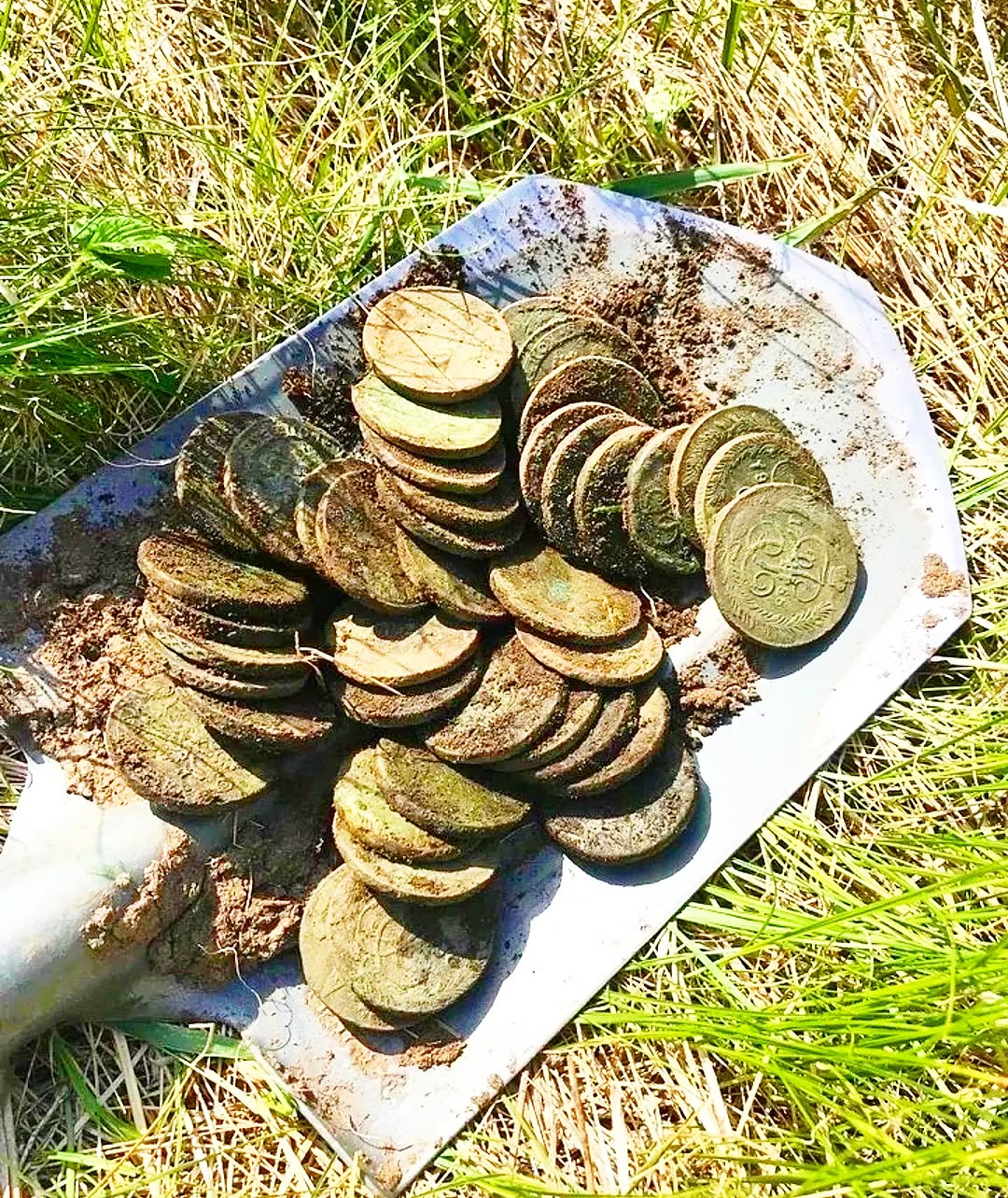 😱😱😱😱😱😱 #historia #coins #metaldetecting #mydigworld #dirtfishing